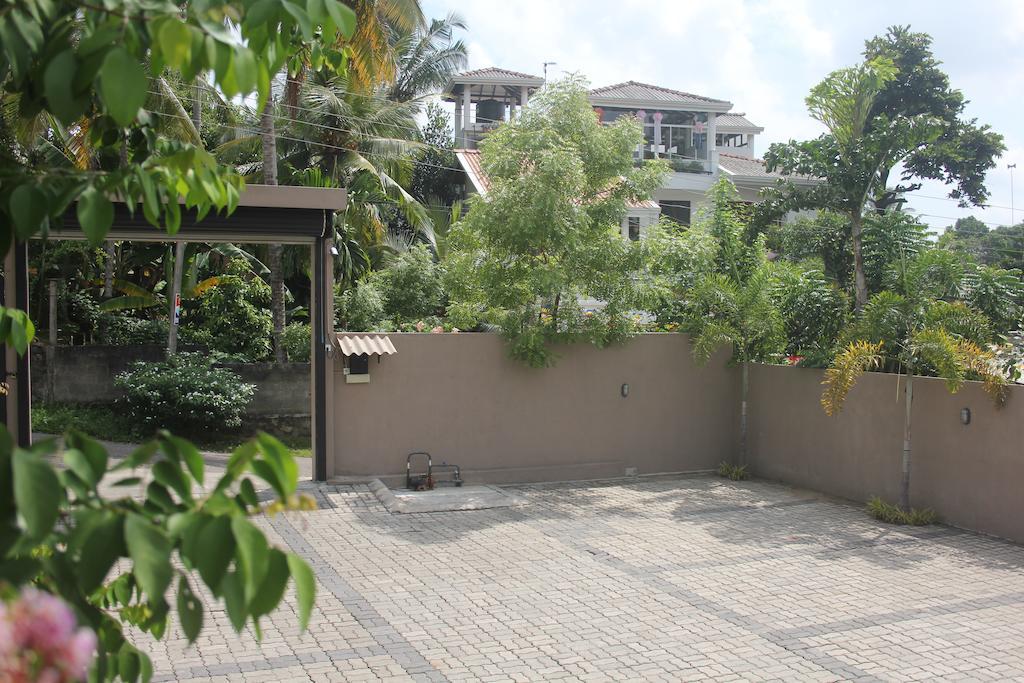 Grand 7 Hotel Thalawathugoda Talawatugoda Luaran gambar