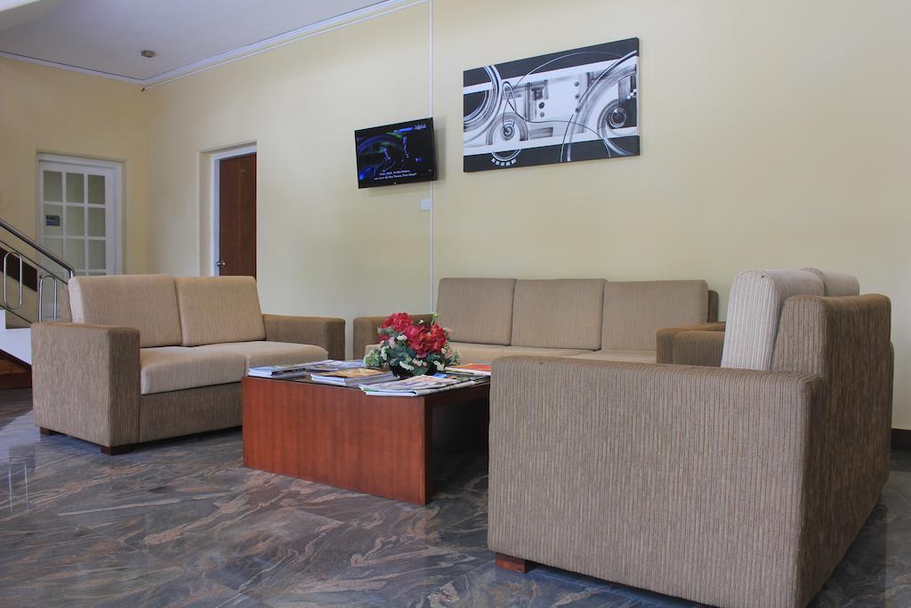 Grand 7 Hotel Thalawathugoda Talawatugoda Luaran gambar
